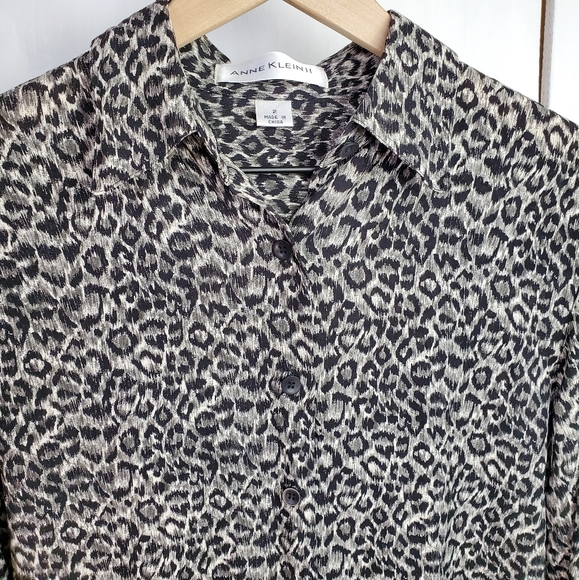 Anne Klein | 100% Silk Animal Print Top Long Sleeve Button Down Shirts - Picture 3 of 5